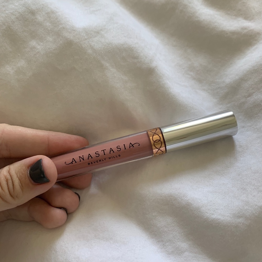 Anastahia BH liquid lipstick in crush
